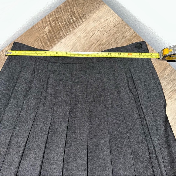 NWOT Liz Claiborne lizsport Charcoal pleated A-Line Skirt petite size 6 - Picture 3 of 8